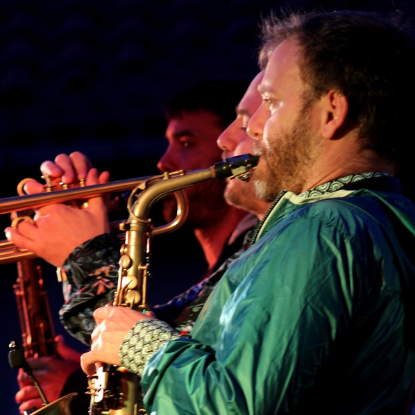 Un groupe de cuivres